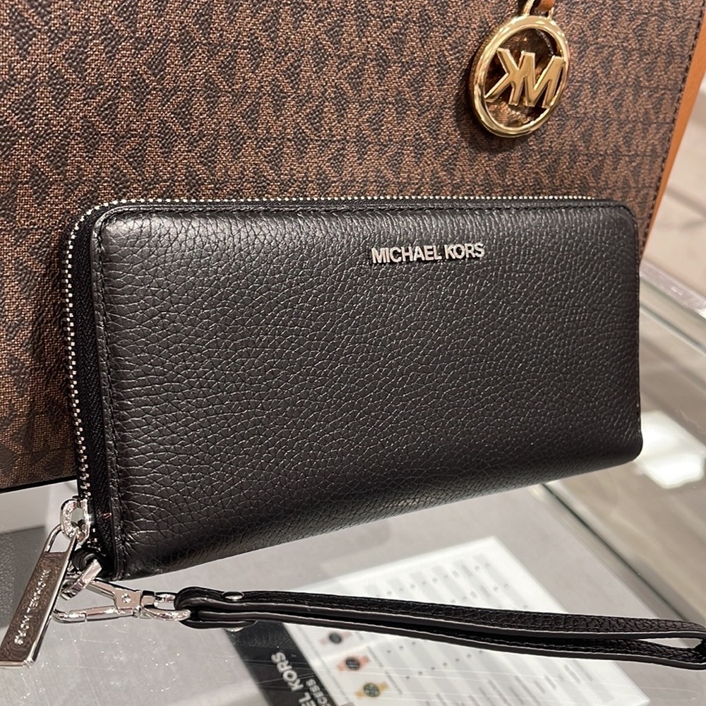 MICHAEL KORS LARGE TRAVEL CONTINENTAL WRISTLET WALLET PHONEHOLDER BLACK /Silve - Picture 4 of 16